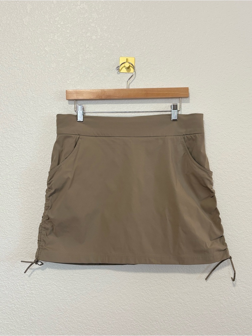 Columbia Taupe Hiking Athletic Skort Large